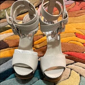 Elegant White Snakeskin Women’s Sandals